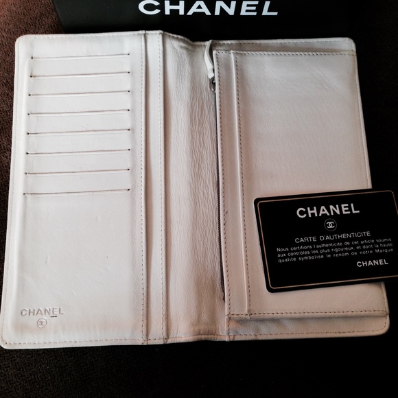 🚫SOLD🚫Chanel  Camellia Embossed Lambskin Wallet - Picture 6 of 8